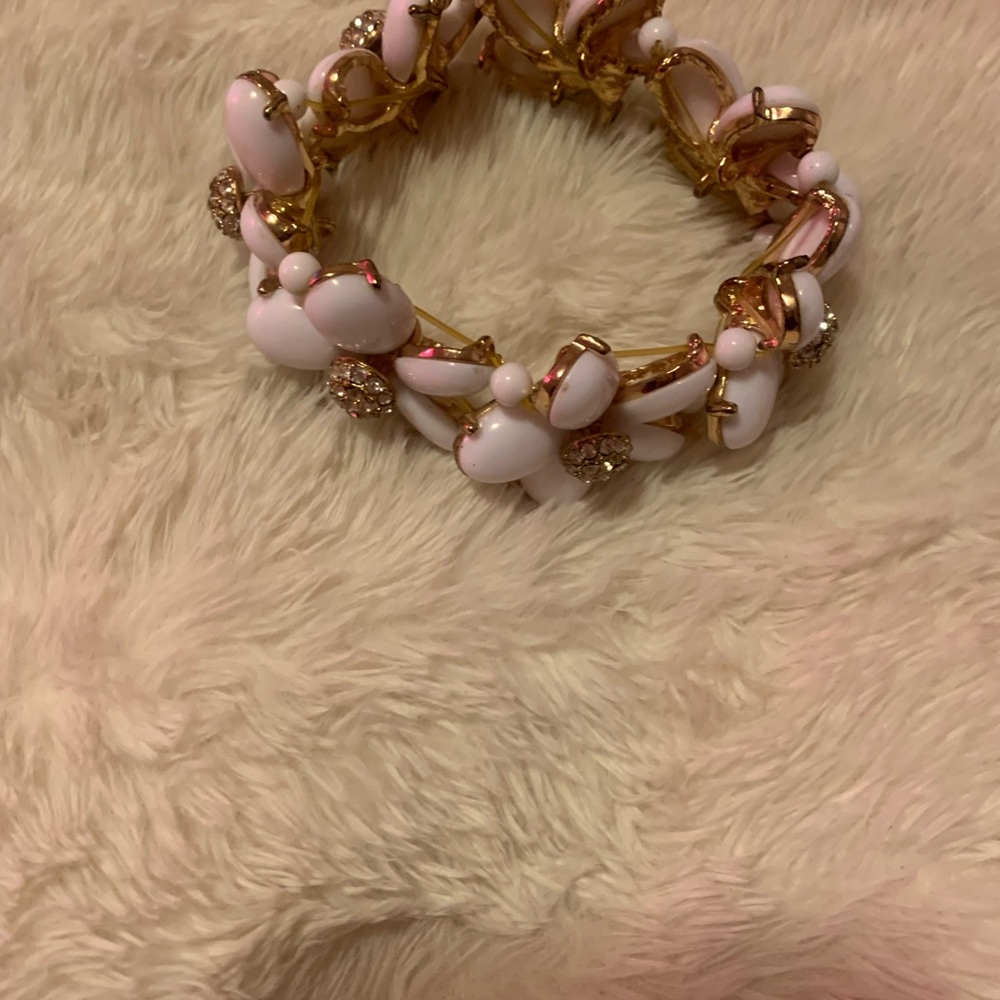 Elegant Gold and White Bracelet